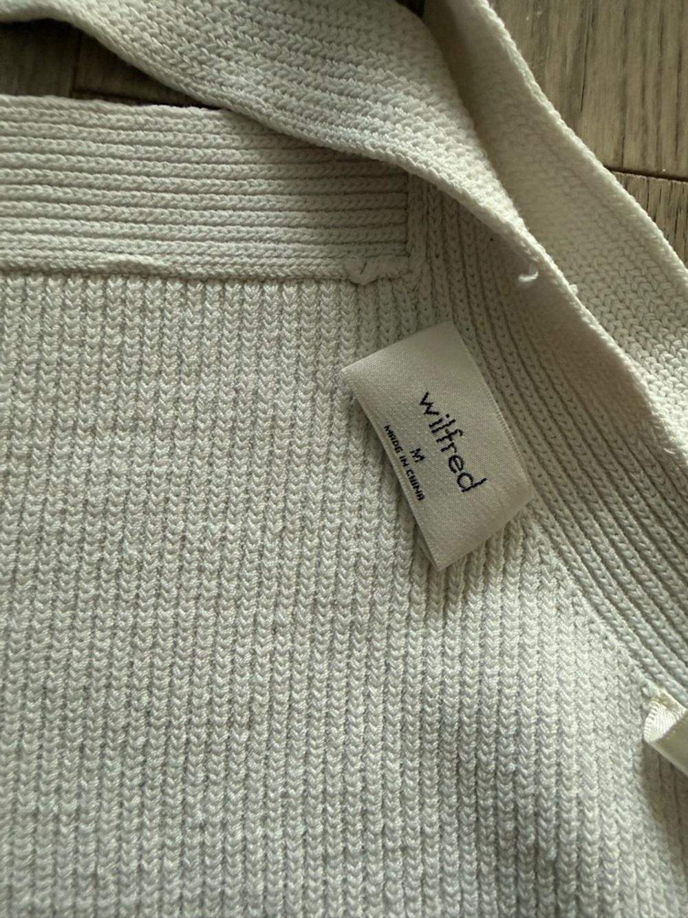 Wilfred Aritzia Cream Cayenne Knit Stretchy Wrap Cropped Top in size M - Picture 4 of 11